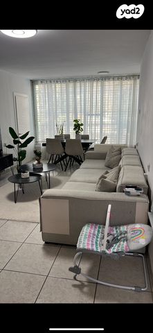 שדרות ג'יימס דה רוטשילד 27