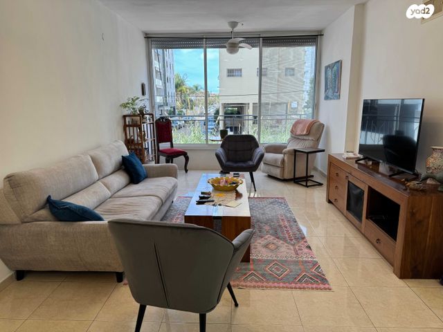 סמטת הדרור 24