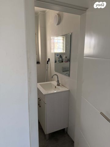 הרב אברהם הלל 17