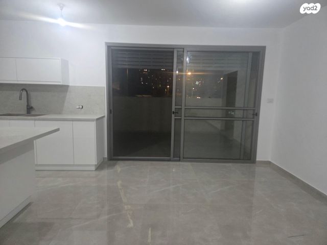 לוי אשכול 23