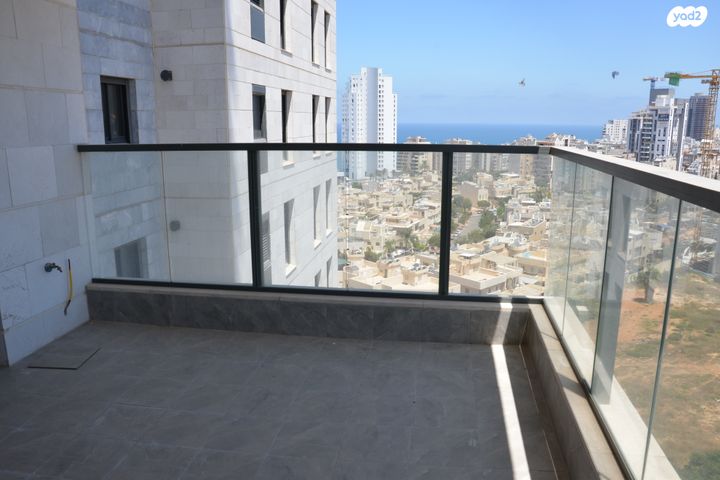 אמנון ליפקין שחק 