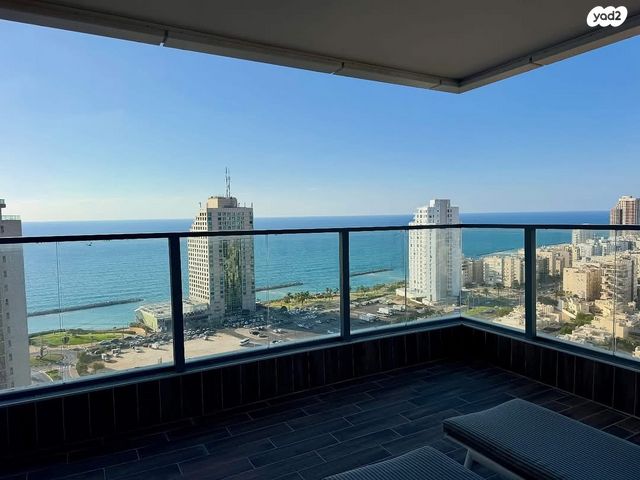 אמנון ליפקין שחק 