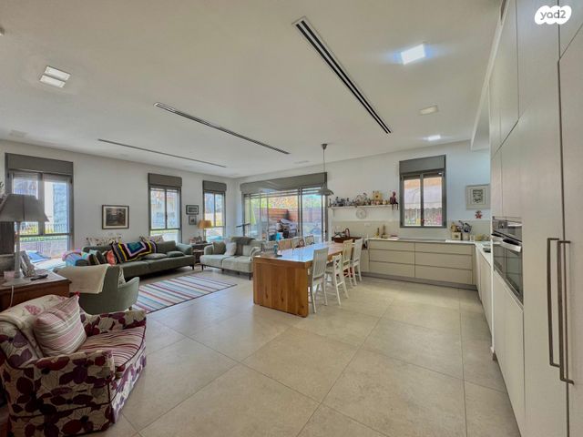 עג'מי, גבעת העליה