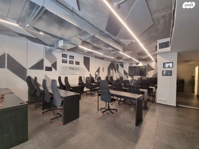 מונטיפיורי, הרכבת