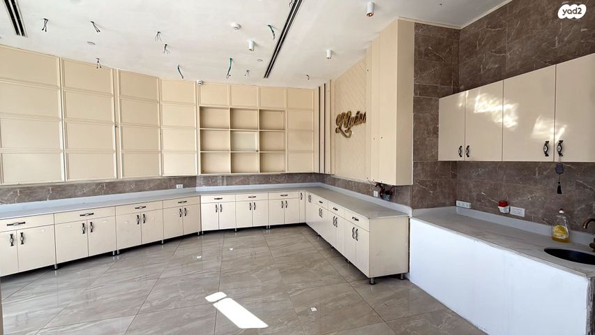 חנויות/ שטח מסחרי