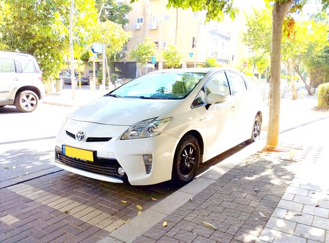 מודעת רכב טויוטה פריוס