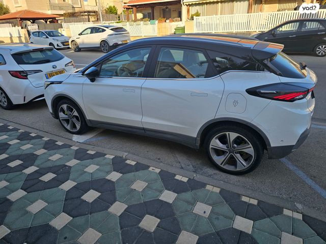 מודעת רכב ג׳ילי Geometry C