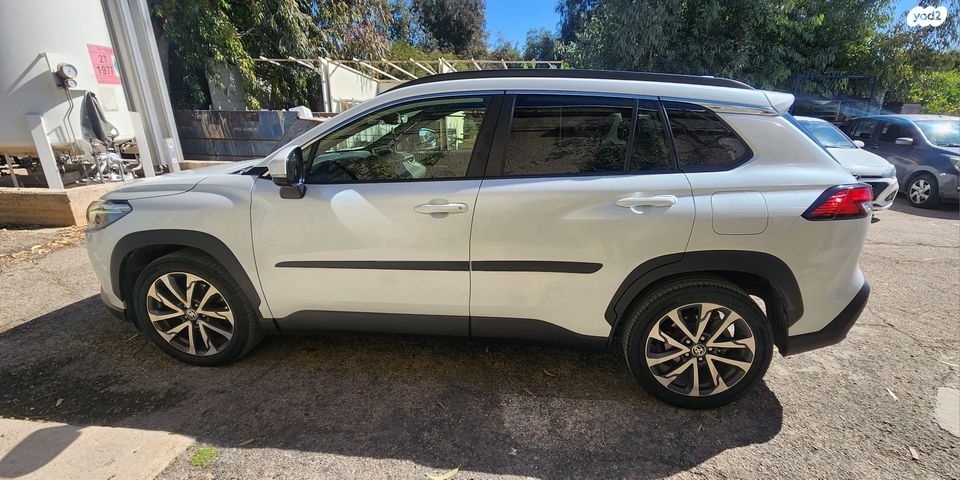 מודעת רכב טויוטה קורולה קרוס