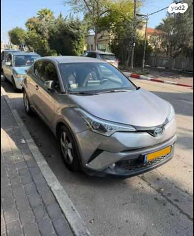 מודעת רכב טויוטה C-HR