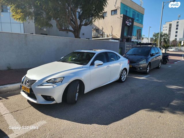 מודעת רכב לקסוס IS