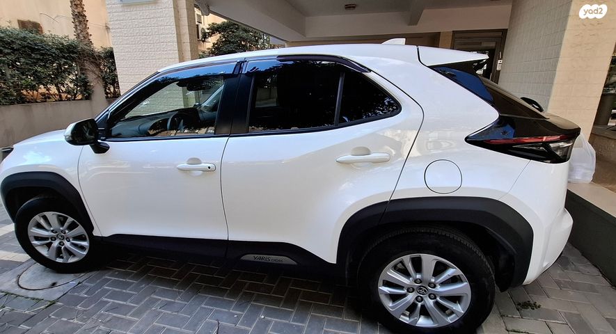 מודעת רכב טויוטה יאריס קרוס