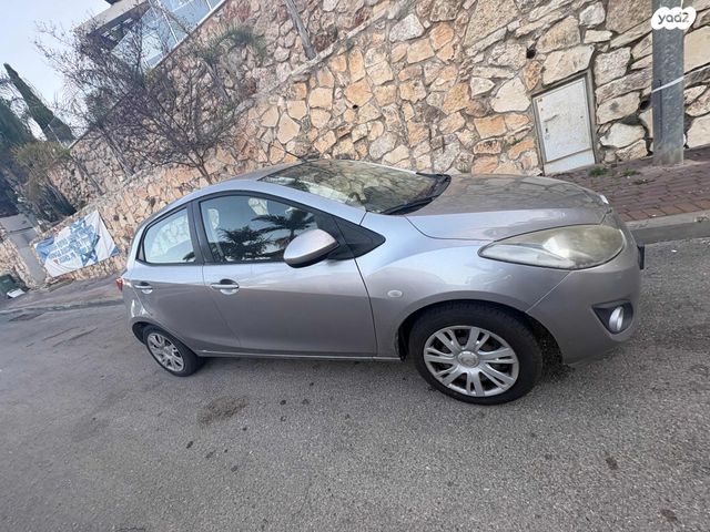 מודעת רכב מאזדה 2