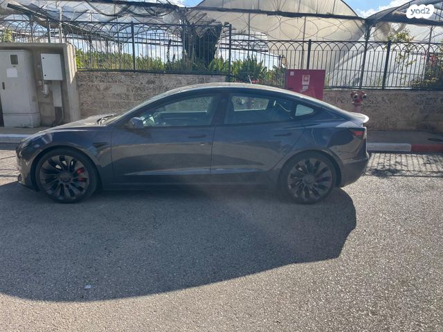 מודעת רכב טסלה מודל 3