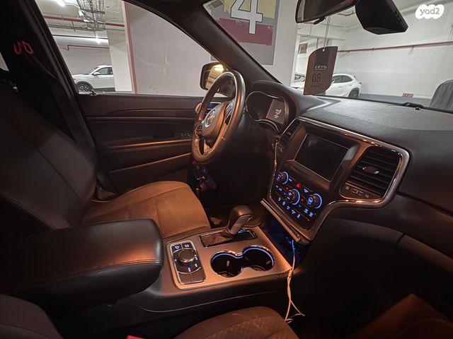 מודעת רכב ג'יפ גרנד צ'ירוקי