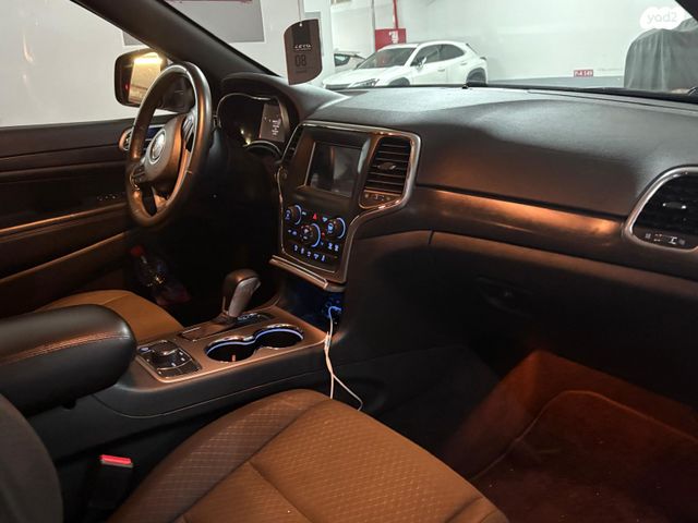 מודעת רכב ג'יפ גרנד צ'ירוקי