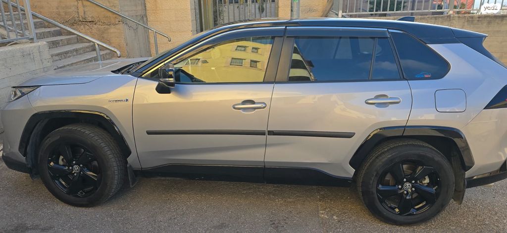 מודעת רכב טויוטה RAV4