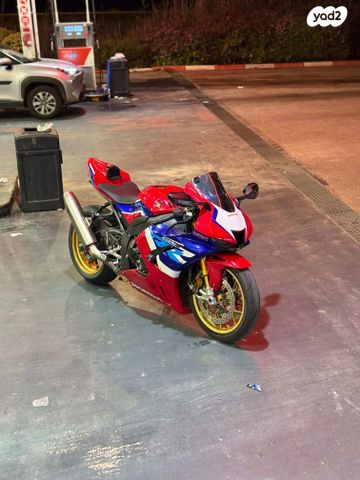 מודעת רכב הונדה CBR1000RR