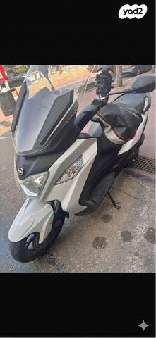 מודעת רכב סאן יאנג ג'וי-מקס Z-300