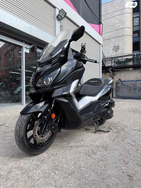 מודעת רכב סאן יאנג קרוזים 300