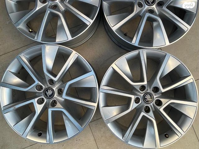 feedItemObj.data.row_1