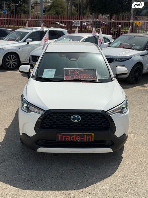 מודעת רכב טויוטה קורולה קרוס 1