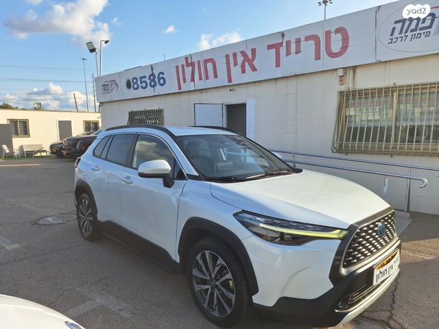 מודעת רכב טויוטה קורולה קרוס