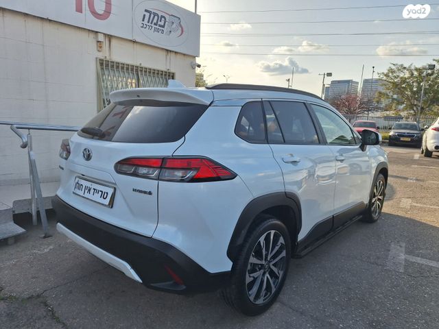 מודעת רכב טויוטה קורולה קרוס 1