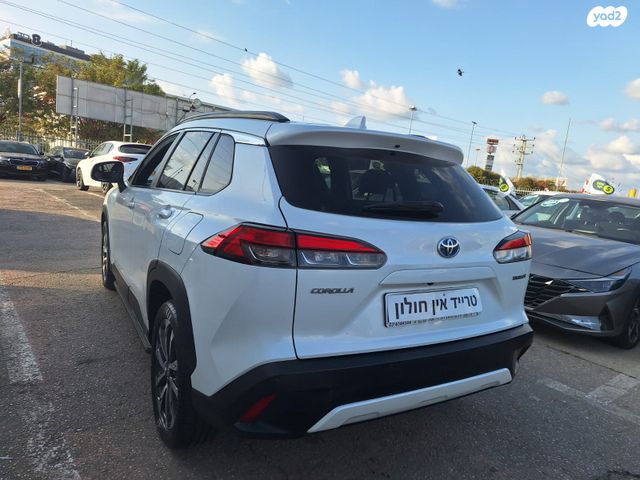 מודעת רכב טויוטה קורולה קרוס 2