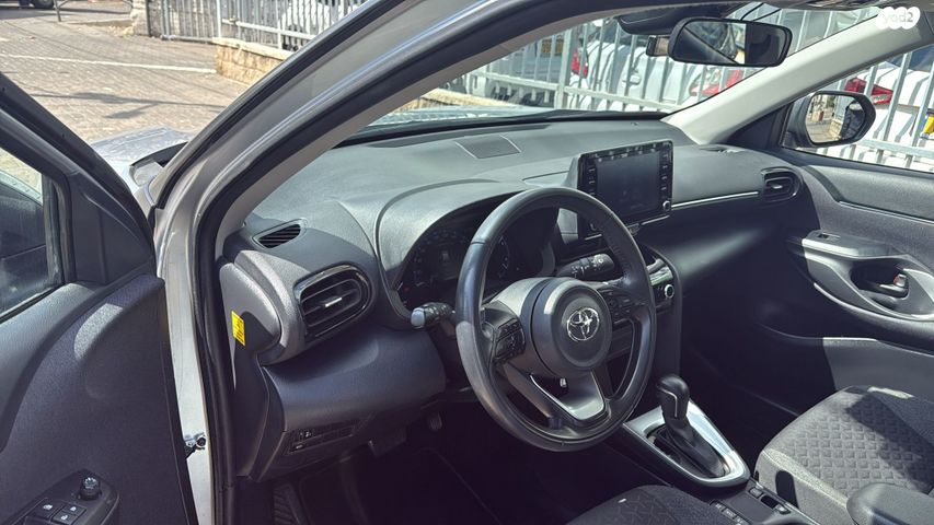 מודעת רכב טויוטה יאריס קרוס 1