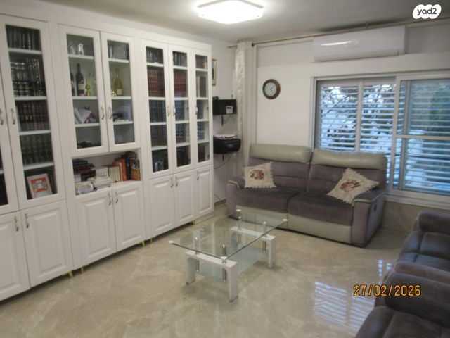 פתח תקווה 60