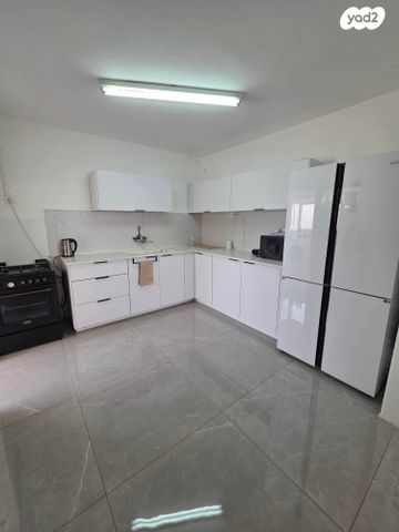 שדרות הארבעה 63