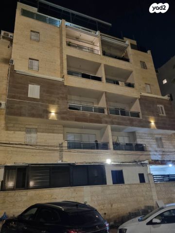 שדרות איינשטיין 11