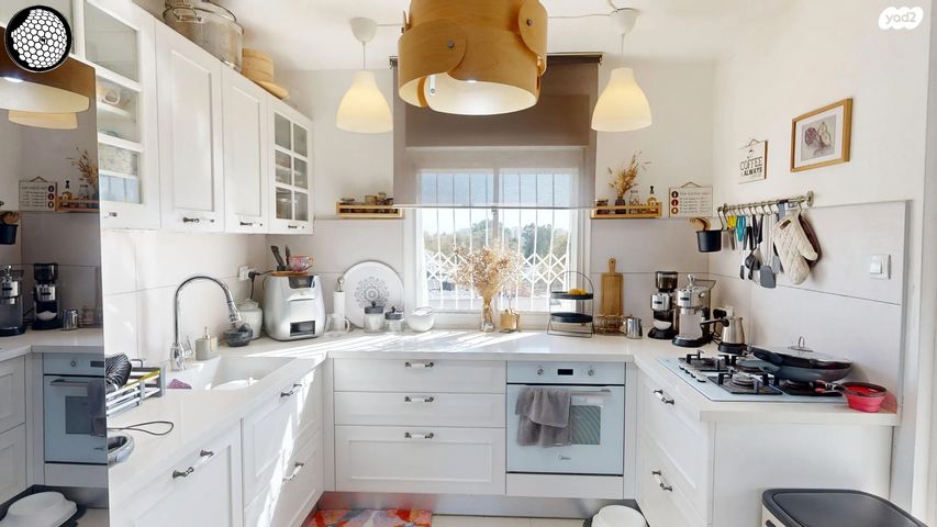 שדרות מנחם בגין 24