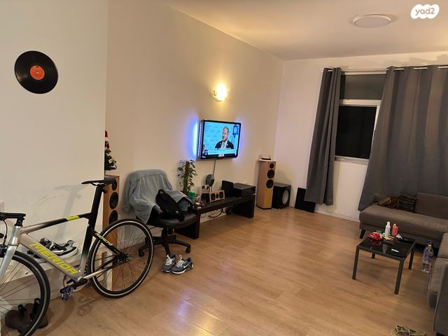 מונטיפיורי, הרכבת