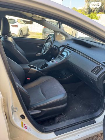 מודעת רכב טויוטה פריוס