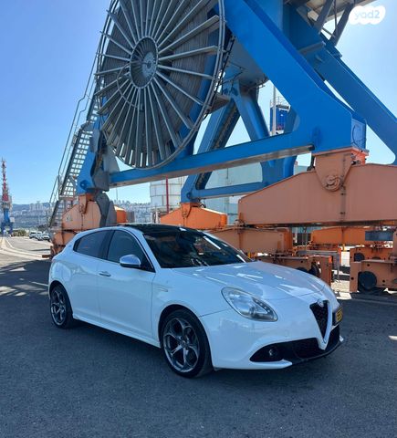 מודעת רכב אלפא רומיאו ג'ולייטה