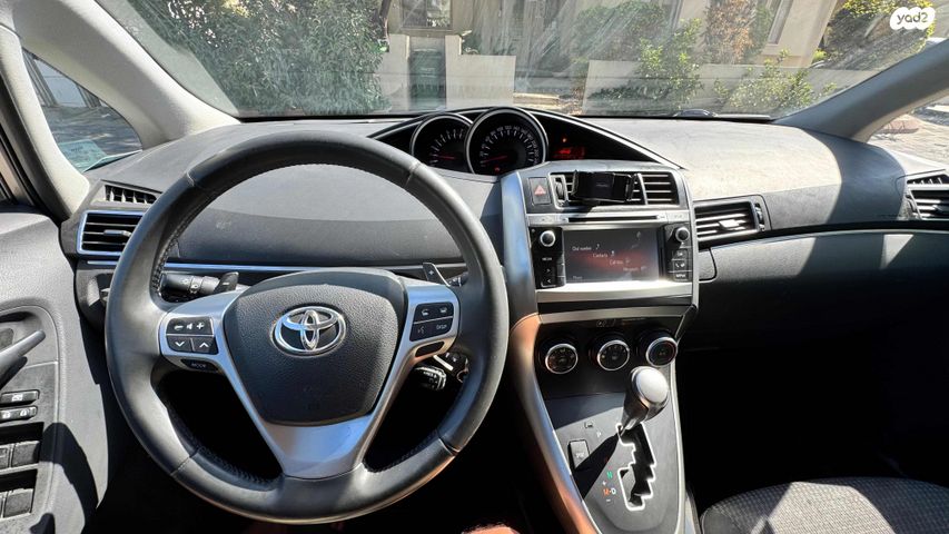 מודעת רכב טויוטה ורסו