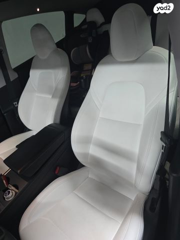 מודעת רכב טסלה מודל Y