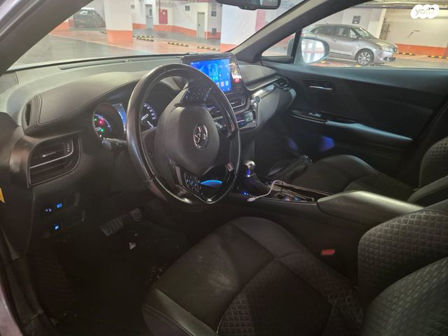 מודעת רכב טויוטה C-HR