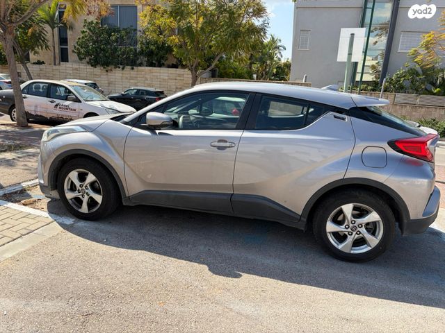 מודעת רכב טויוטה C-HR