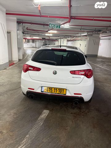 מודעת רכב אלפא רומיאו ג'ולייטה