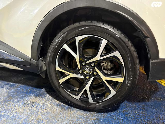 מודעת רכב טויוטה C-HR