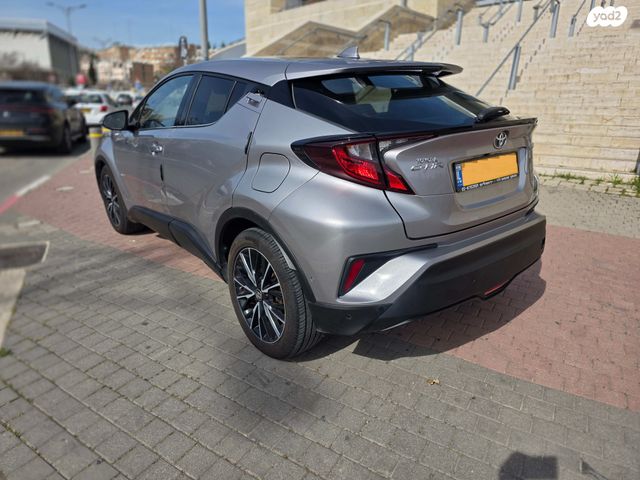 מודעת רכב טויוטה C-HR