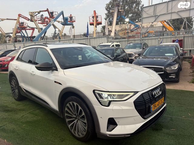מודעת רכב אאודי E-tron
