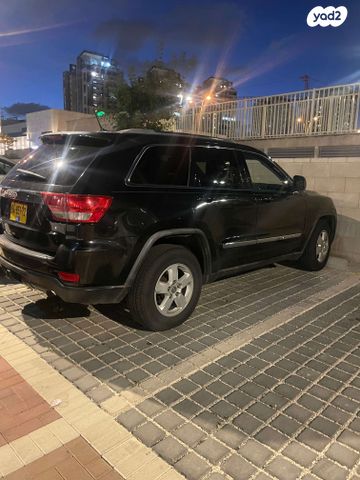 מודעת רכב ג'יפ גרנד צ'ירוקי