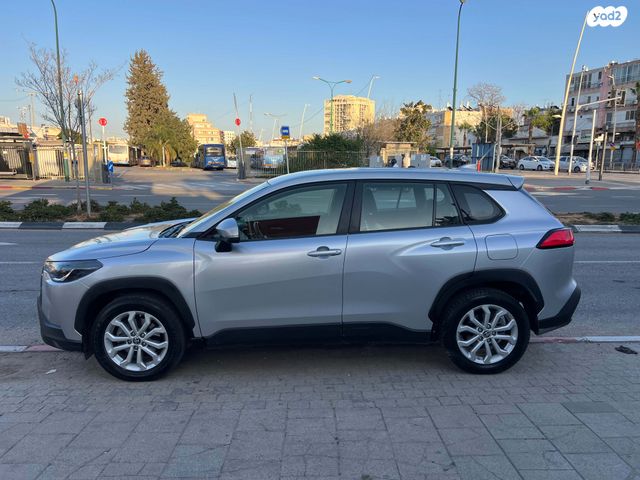 מודעת רכב טויוטה קורולה קרוס