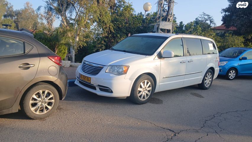 מודעת רכב קרייזלר גראנד וויאג'ר