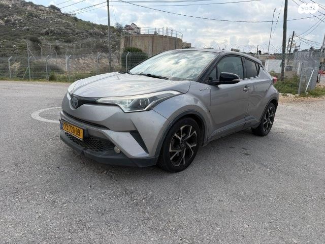 מודעת רכב טויוטה C-HR
