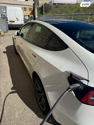 מודעת רכב טסלה מודל 3