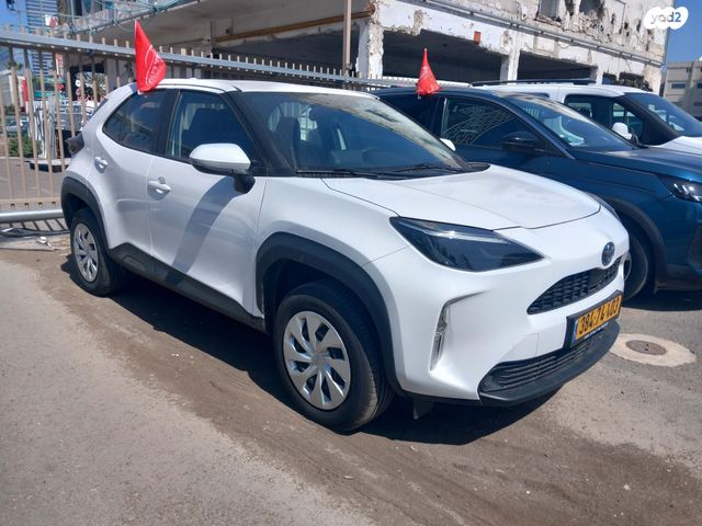 מודעת רכב טויוטה יאריס קרוס